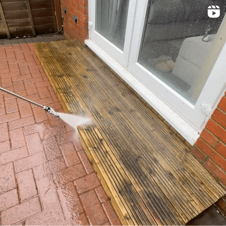 deck Stable Cleaning and Jetwashing